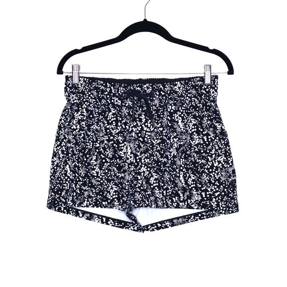 LULULEMON On The Fly Short 2.5" Chirasu Black Medium Rise Casual Women's 6 - Picture 1 of 13